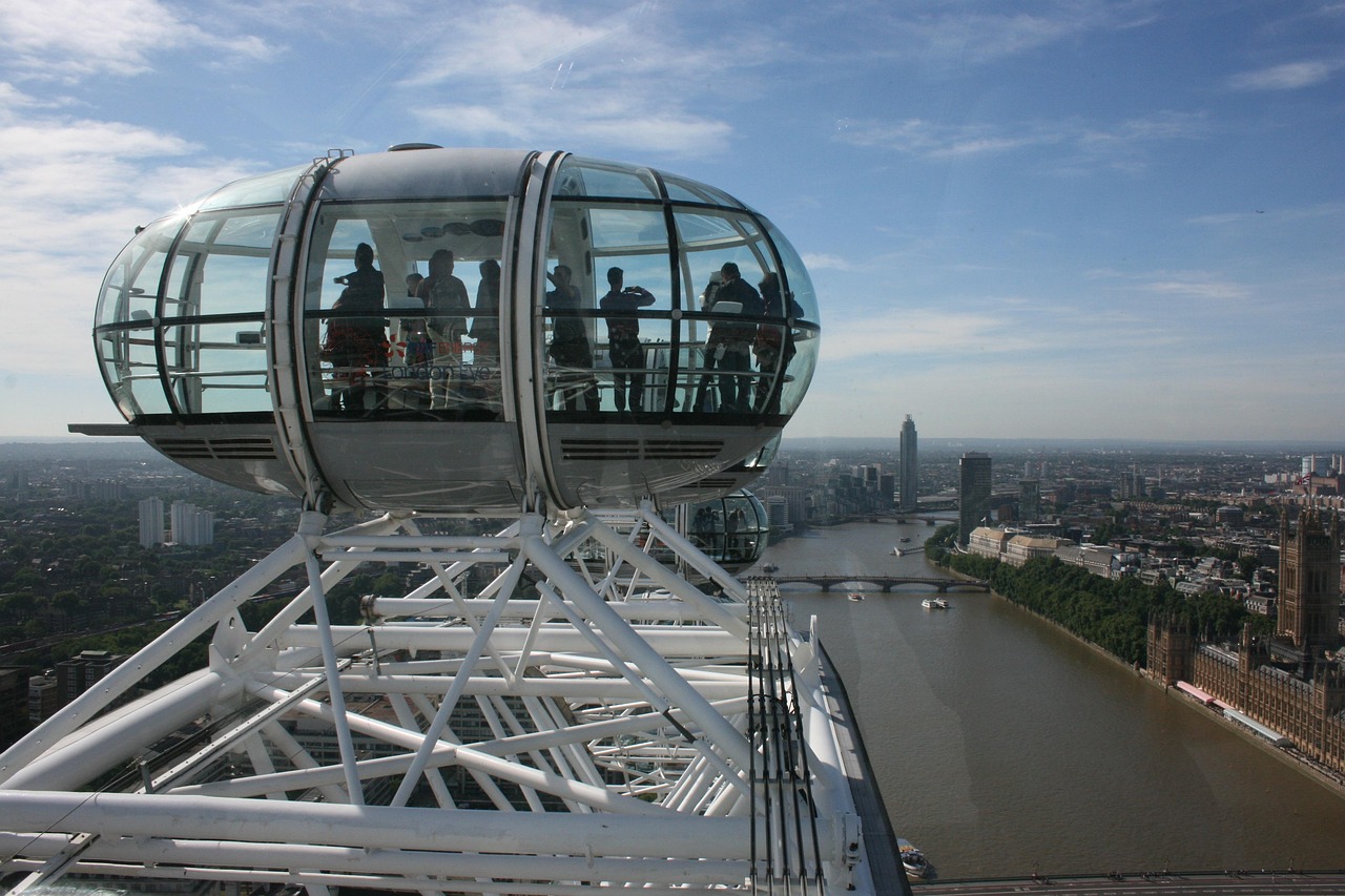 découvrez londres, une ville dynamique mêlant histoire, culture et modernité. visitez ses monuments emblématiques, profitez de ses musées gratuits et explorez ses quartiers cosmopolites pour une expérience inoubliable.