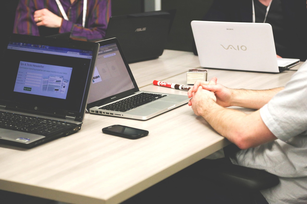 découvrez tout sur les réunions du comité d'entreprise : objectifs, préparation, déroulement et conseils pratiques pour des échanges efficaces entre employeur et représentants du personnel.